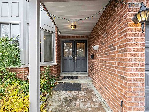 3rd image of 903 Alanbury Cres