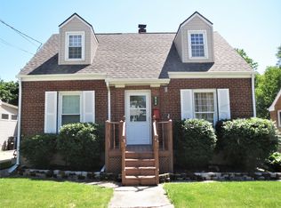 924 N Dement Ave, Dixon, IL 61021