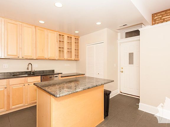 4th image of 433 W Oakdale Ave #8744