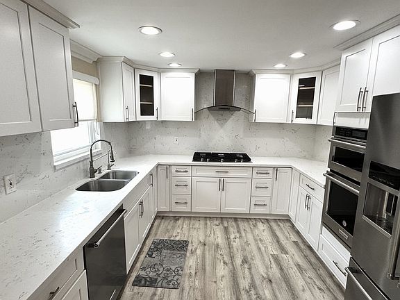 3rd image of 17442 Jefferson Ln