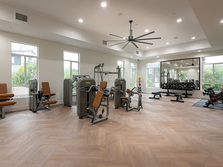 Atrio Burbank Apartments — Photo 9