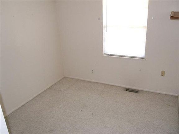5th image of 3226 Thurston Dr