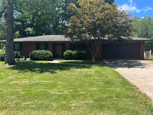 311 Chevy Chase Dr, Belleville, IL 62223