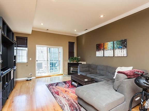3rd image of 3225 W Fullerton Ave #3SC