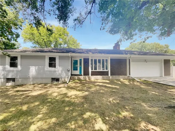 2100 Thunderbird Dr, Harrisonville, MO 64701