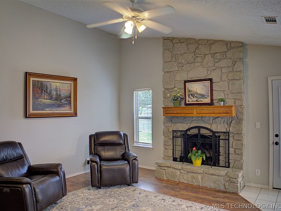 5th image of 13796 S Oak Pl