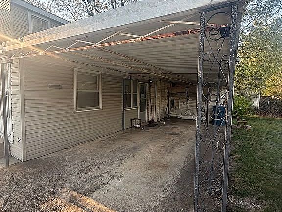 2nd image of 306 N Douglass St