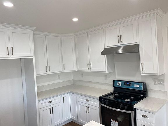 5th image of 13521 Cerise Ave