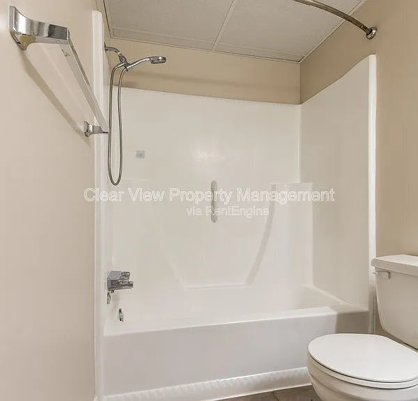 5 Berkeley Pl W #111 — Photo 24