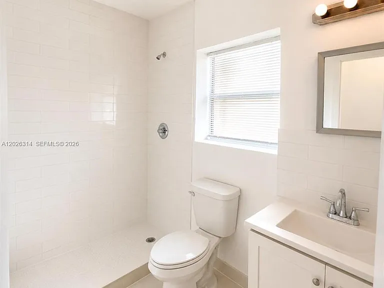 7600 Dickens Ave #2 — Photo 7