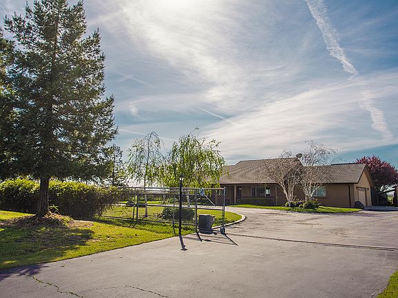 3rd image of 12752 E Kettleman Ln