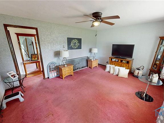 5th image of 43 Longfellow Dr