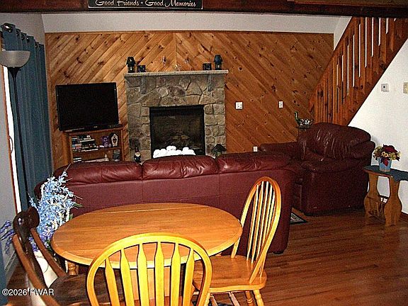 4th image of 536 Northgate Rd