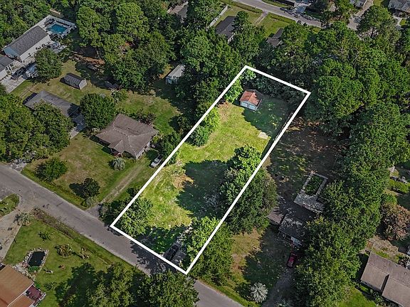 2nd image of 917 Tiffany Ln.