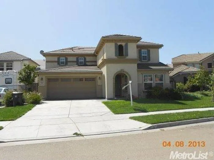 398 Apple Grove Ave photo 1