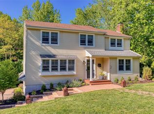 28 Pilgrim Dr, Port Jefferson, NY 11777