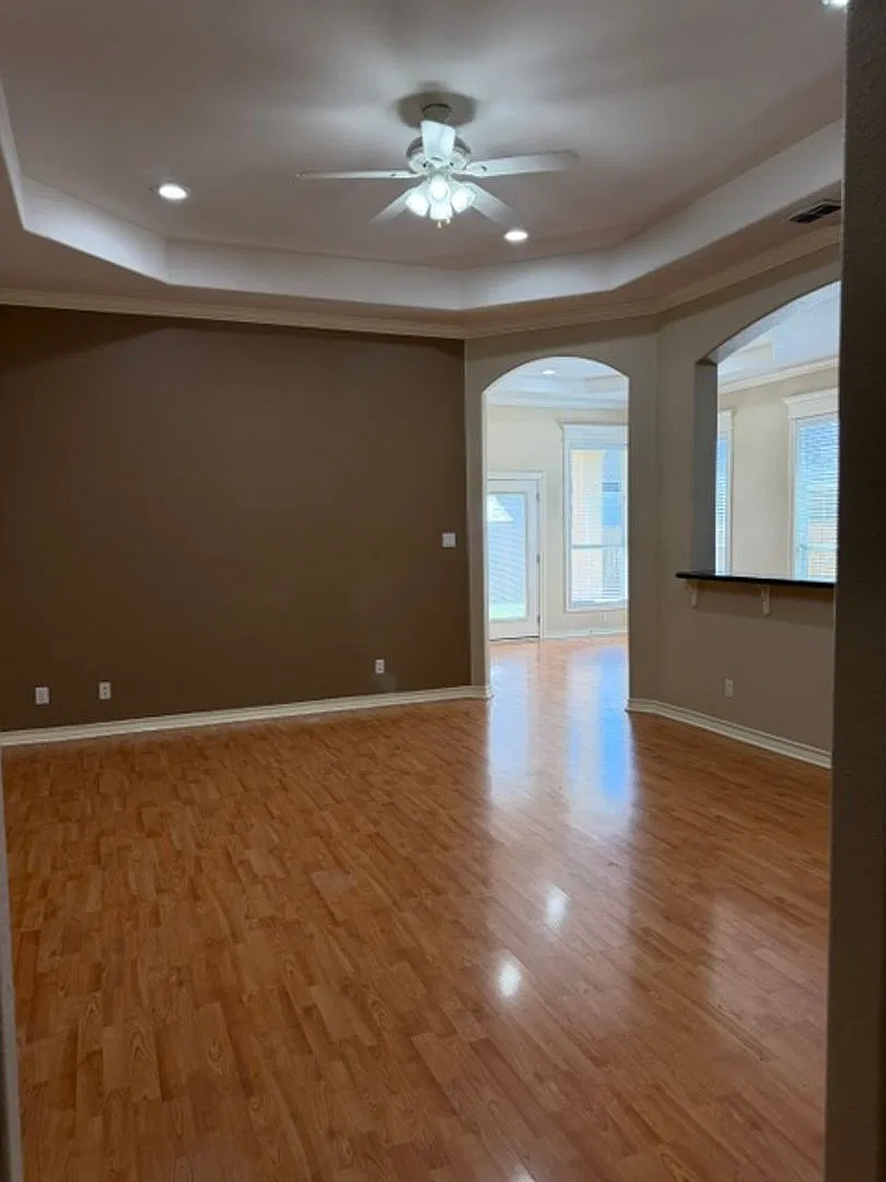 3 bed, 2.0 bath, 1671 sqft, $1,800 — Photo 2
