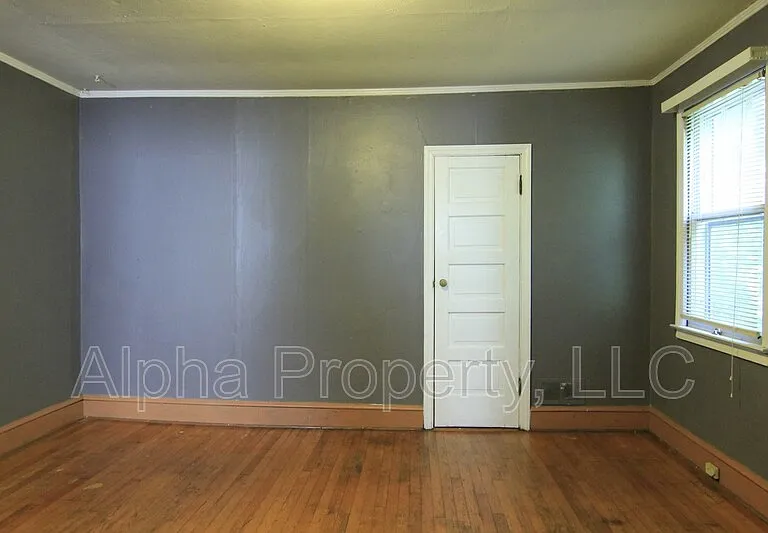 301 Dupont Dr #B — Photo 7