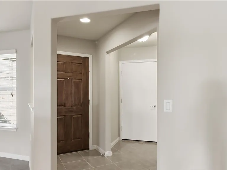 816 Hamilton Ln — Photo 10