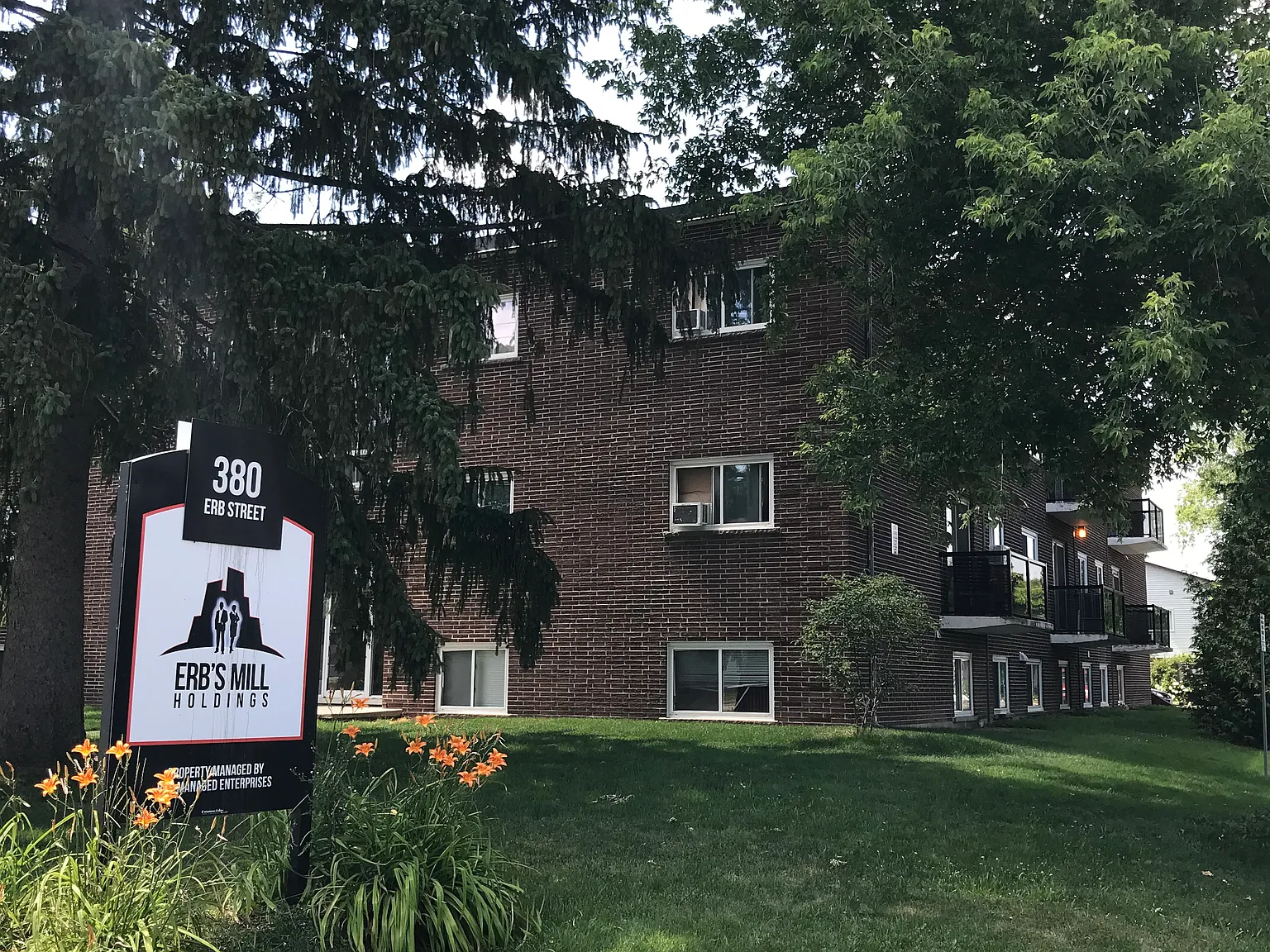 380 Erb Street West Waterloo — Photo 1