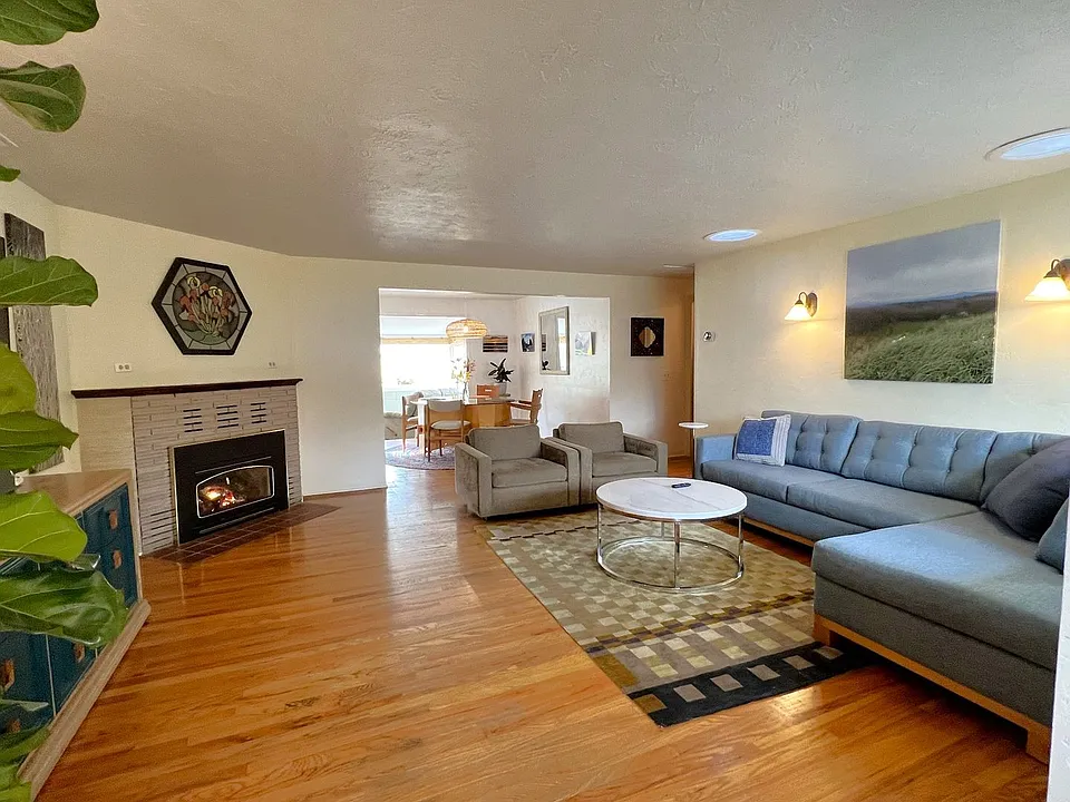 307 Del Norte Ln