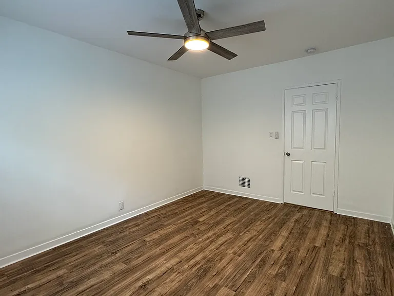 1401 Havenhurst Dr #6 — Photo 20