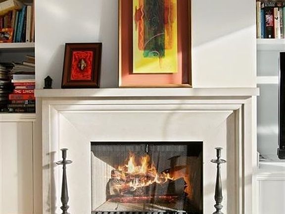 5th image of 27 N Moore St APT 9B