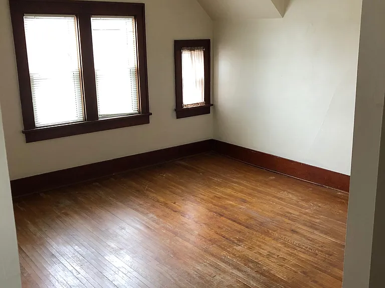 222 N Elm Ave — Photo 16