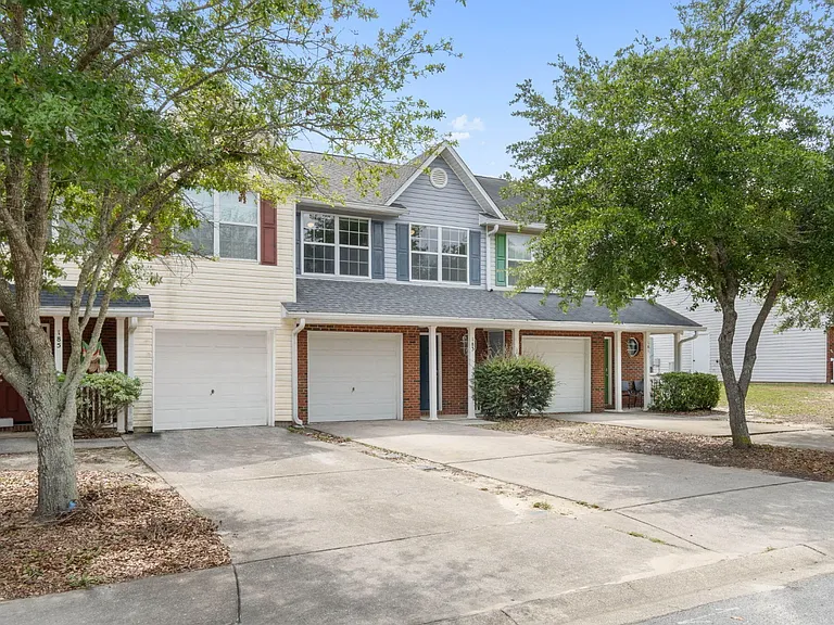 183 Swaying Pine Ct — Photo 2