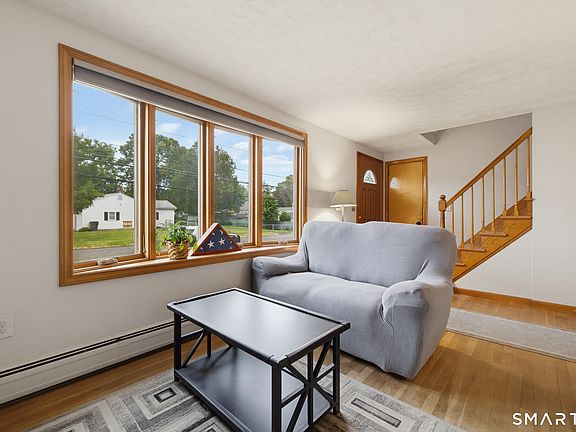 5th image of 13 Tolland Drive