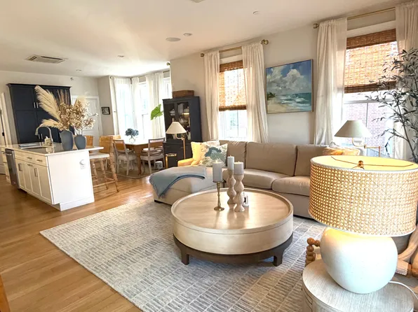 40 Federal St #A, Newburyport, MA 01950