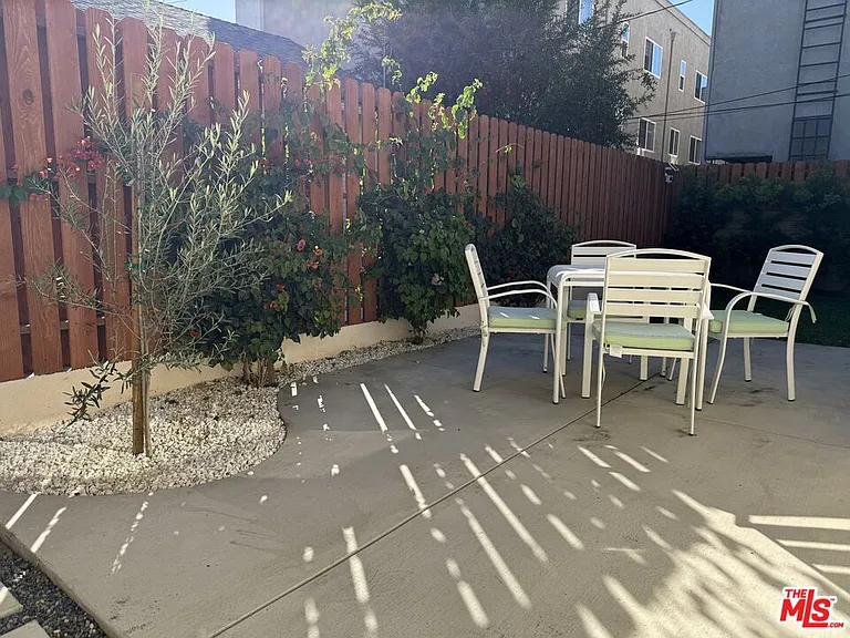 546 Hahn Ave — Photo 11