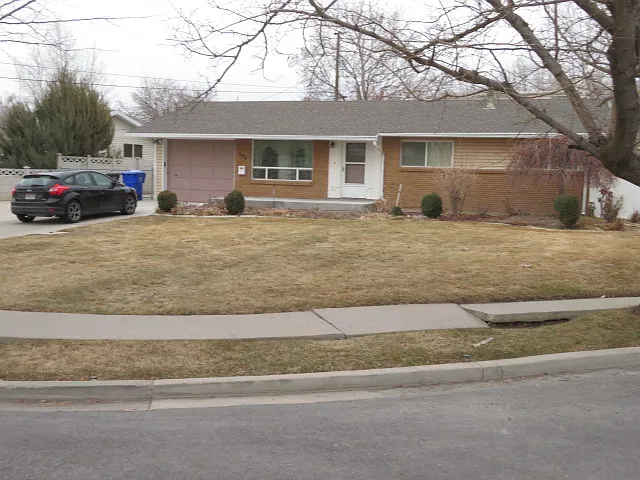 499 Capri Cir — Photo 1