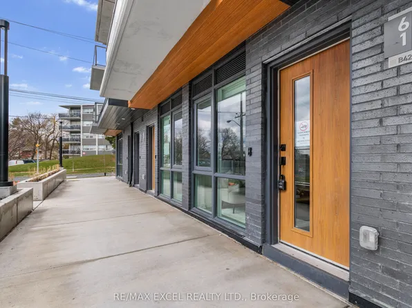 75 Curlew Dr #18, Toronto, ON M3A 0A9
