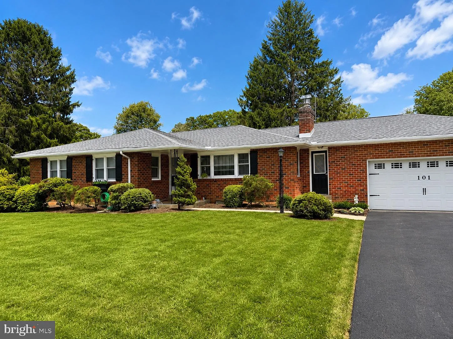 3 bed, 1.5 bath, 1562 sqft, $3,500 — Photo 1