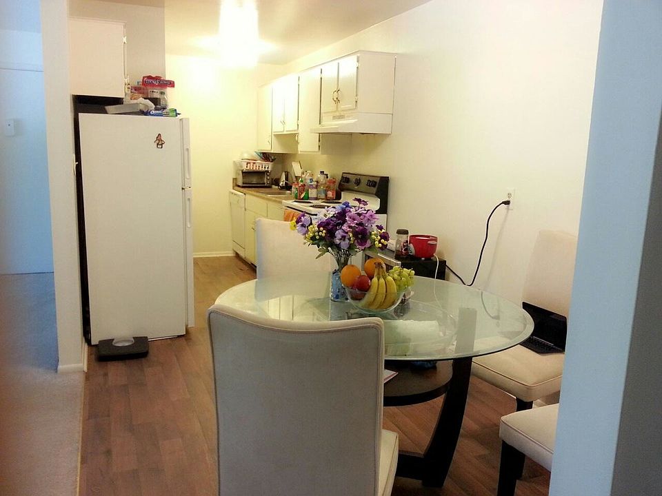1st image of 4916 Woodland Ave APT 111