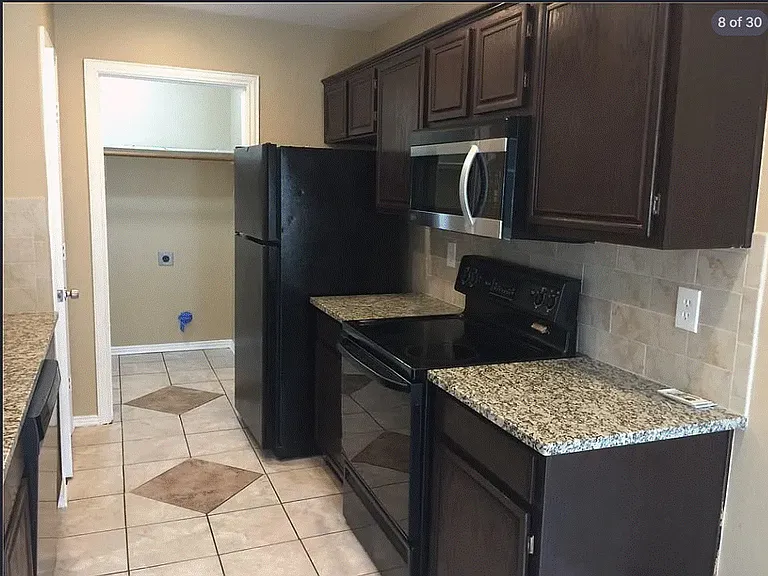 2202 Brookview Dr — Photo 5