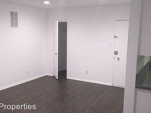 4th image of 5030 Maplewood Ave #107