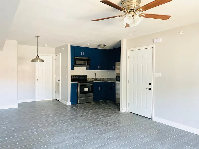 723 W Iris Ave — Photo 6