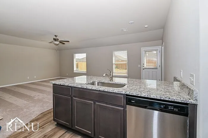 1705 Maroon Dr — Photo 5