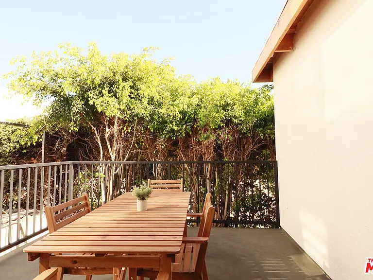 918 N San Vicente Blvd #F — Photo 10