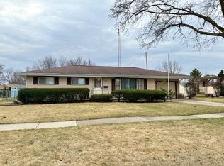 1916 N Hawthorne Park Dr, Janesville, WI 53545