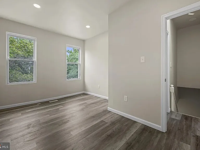 3030 Windsor Ave — Photo 7