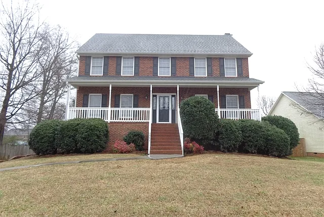 946 George Place Dr — Photo 1