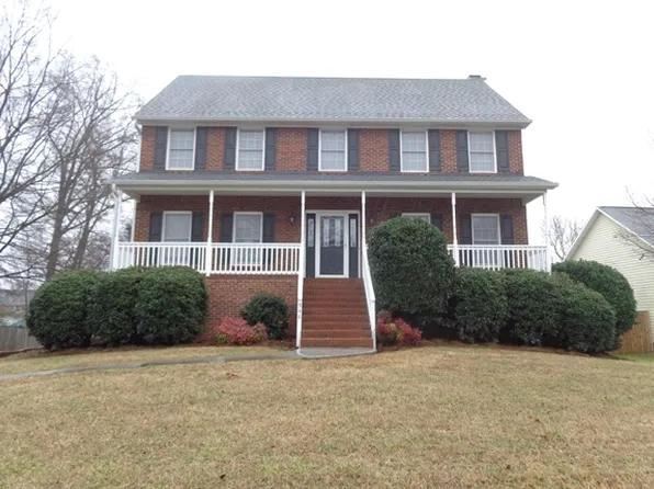 946 George Place Dr, Kernersville, NC 27284