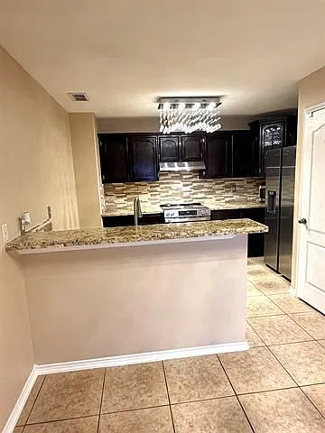 3 bed, 2.0 bath, 1597 sqft, $2,100 — Photo 2