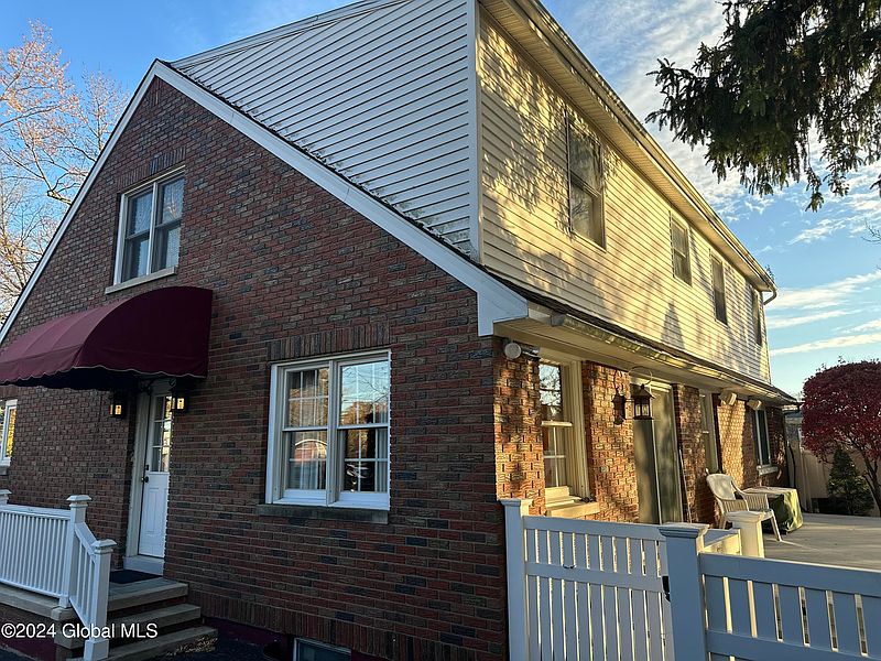 5th image of 1813 12th Avenue