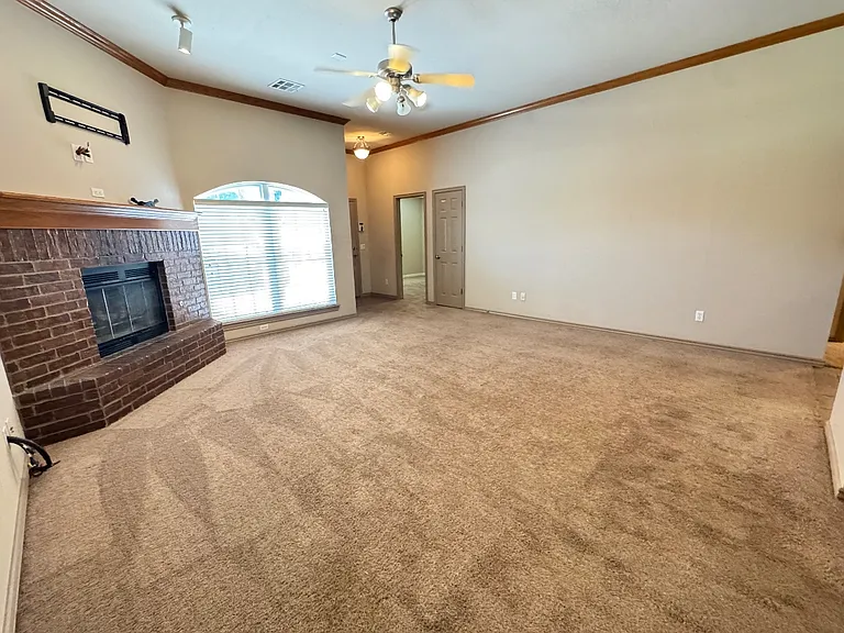 1424 Teakwood Dr — Photo 6