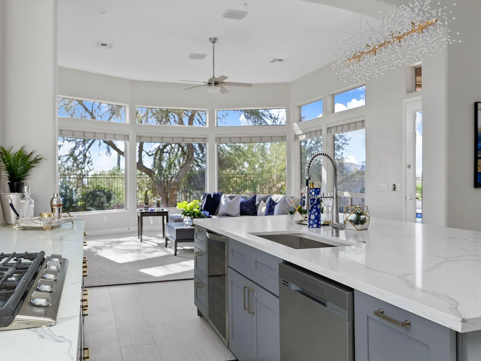 3 bed, 2.5 bath, 2835 sqft, $7,950 — Photo 3