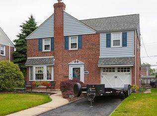227 Oxford Hill Ln, Havertown, PA 19083